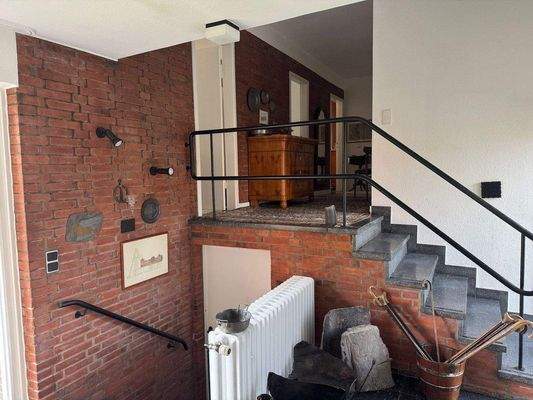 Vom Eingang in Schlafbereich und Keller