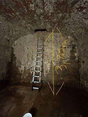 Eis-Keller m. Schachteingang.jpg