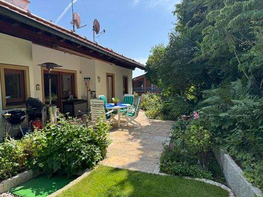 Terrasse vor der Küche im Obergeschoss