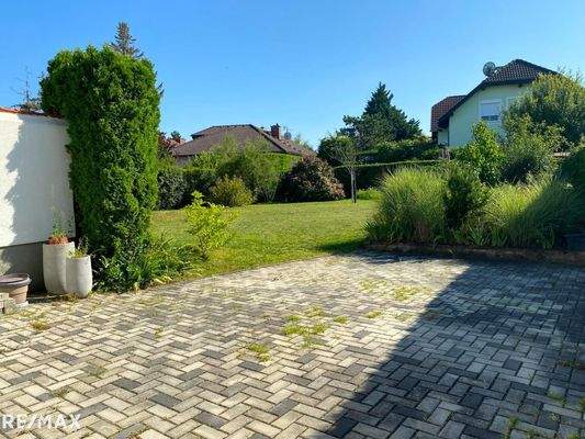 Blick in Garten Zweite Terasse