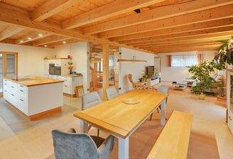 Esszimmer mit offener Küche