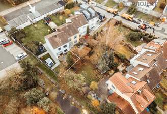 Luftbild mit Grundstück und Garage