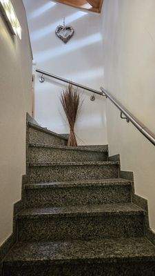 Aufgang zur oberen Wohnung