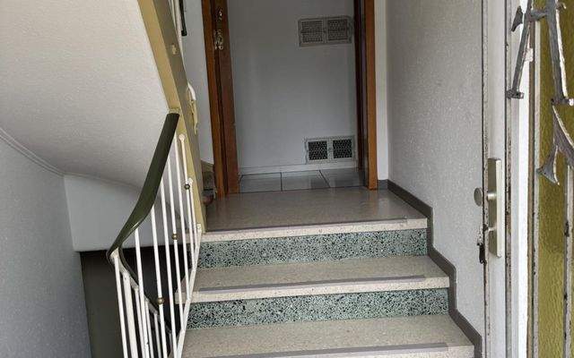 EG Treppe Eingang.JPG