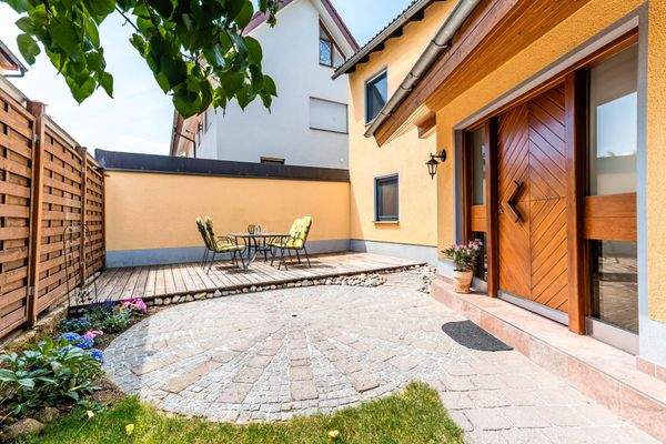 Große Wohnung - Terasse und Hauseingang - Haus_Ellwangen-34