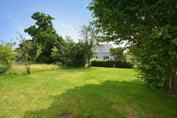 weitläufiger Garten