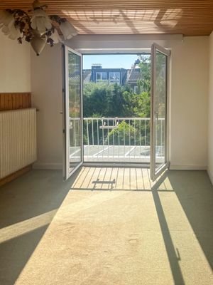 OG: Schlafzimmer/französischer Balkon 1 Teilans.