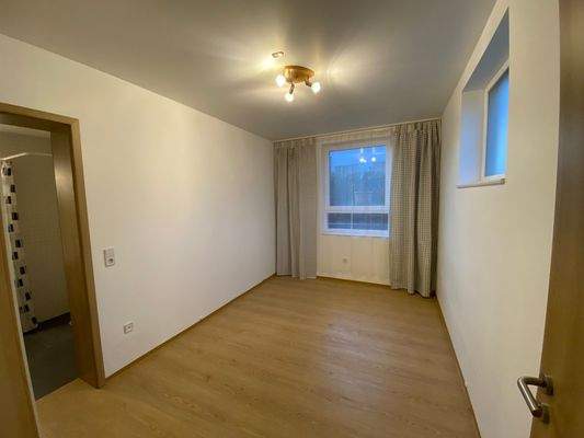 Arbeitszimmer mit Bad in Einliegerwohnung Nr. 1