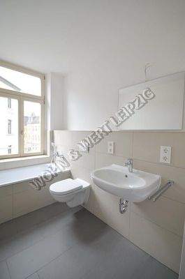 Tageslichtbad mit Wanne+Dusche