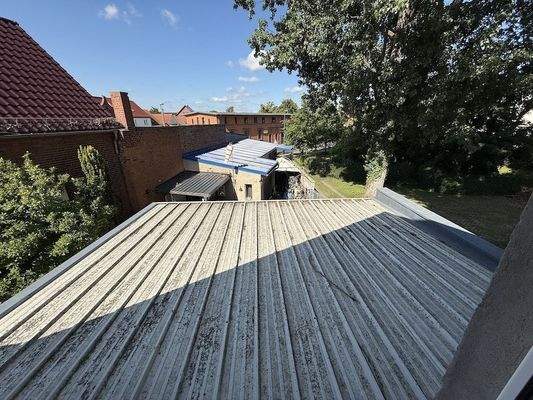 Blick aufs Nebengebäude