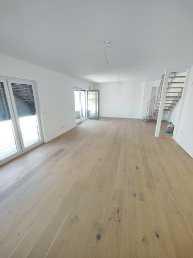 Helle und großzügige 3 Zimmer Maisonette-Wohnung mit tollem Ausblick und einer Großen  Terrasse in Maintal Hochstadt zu verkaufen