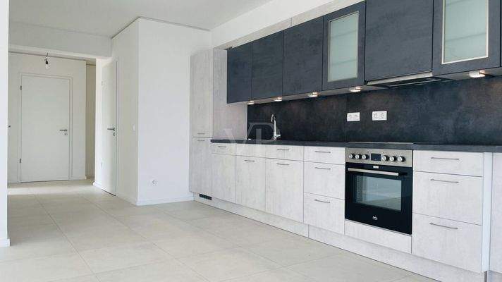 Einbauküche und Flur