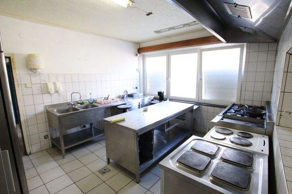 Wohn- und Geschäftshaus in Keutschach-Höflein mit 1.892m² Grundstück und 3 XXL-Garagen Nähe Rauschelesee mit vielen Verwendungsmöglichkeiten!