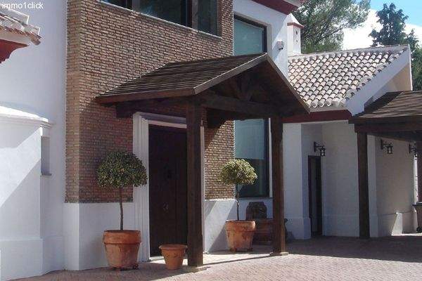 Luxus-Villa mit Pool nahe Zentrum Granada in Cubilla Park zu verkaufen
 
