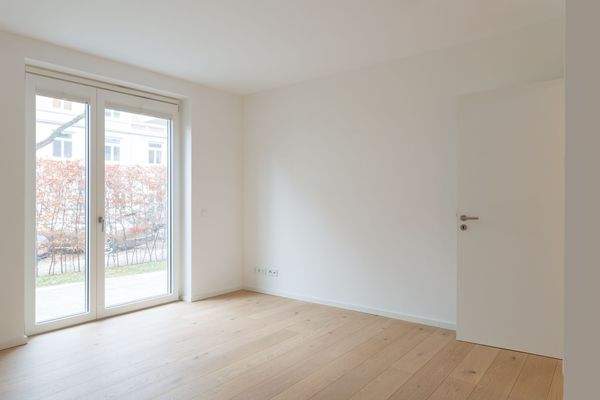 großzügiges Schlafzimmer