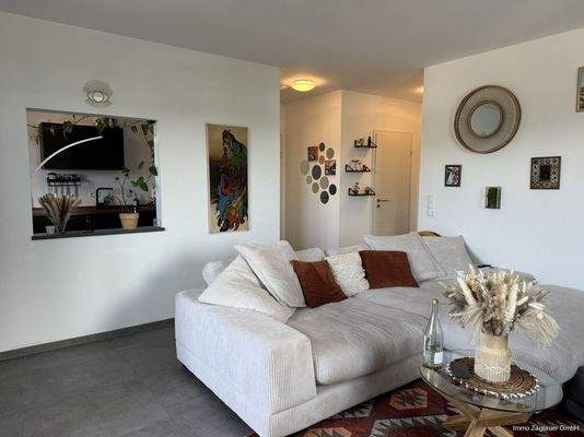 Offenes Wohnzimmer mit extra Durchreiche