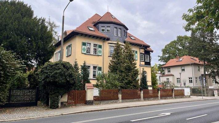 Hausansicht von der Straße