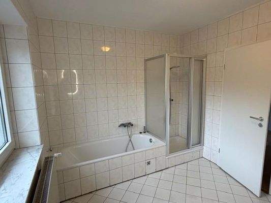 Gr. Bad rechte Seite