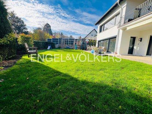 Ein charmanter Garten mit vielfältigen Nutzungsmöglichkeiten