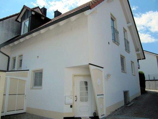 Nordseite mit Hauseingang.JPG