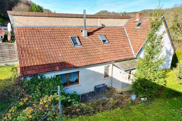 Seitenansicht mit Blick auf den Anbau