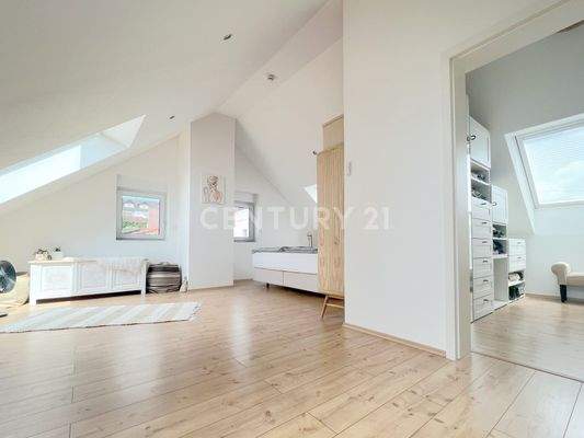 Elternbereich: Schlafen und Ankleide