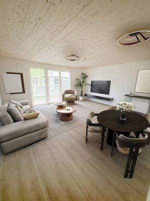 Moderner Wohn- Essbereich