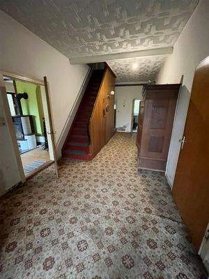 Eingangsbereich, Flur mit Treppe im EG