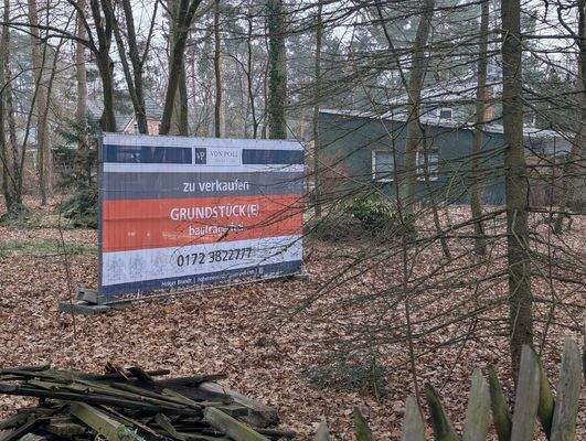 Blick auf Grundstück