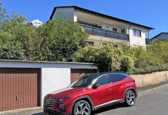 Ansicht mit den beiden Garagen