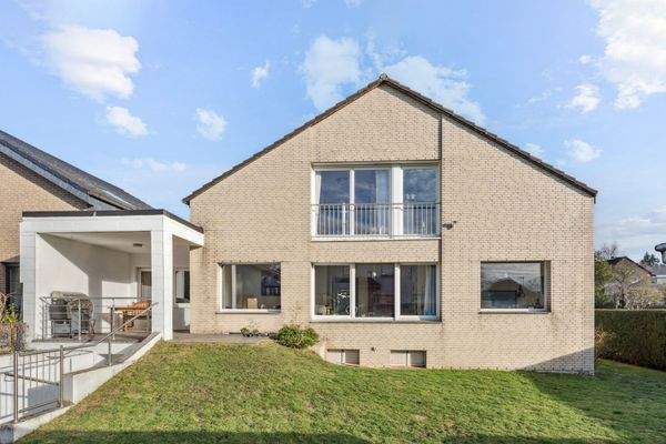 Hausansicht aus dem Garten