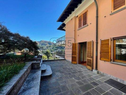 Freistehende Villa in unmittelbarer Nähe zur Schweiz in Como - Lombardei