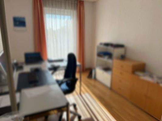 Arbeits- oder Kinderzimmer