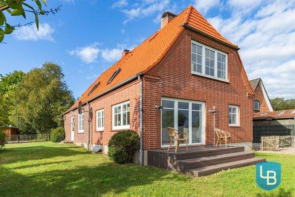 Zugang zum Haus über eine Terrasse