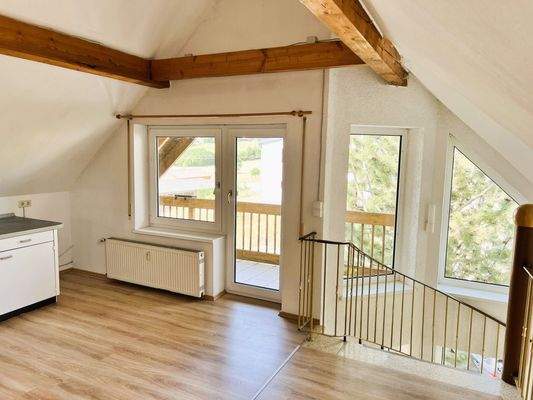 Gepflegter Wohnbereich - direkter Zugang zum Balkon