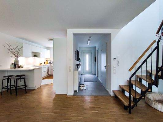 Bsp. Eingang, Wohnen, Kochen, Essen, Aufgang