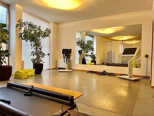 Meran-Studio-Fitness-Miete-GroßeRäume-Zentrum-Garagen-HoheQualität