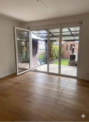 1 Wohnzimmer Richtung Garten