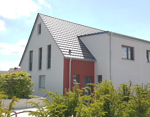 Außenansicht Eingangsseite.png