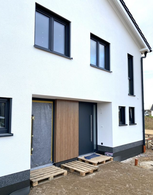 Hauseingang (vorher).PNG