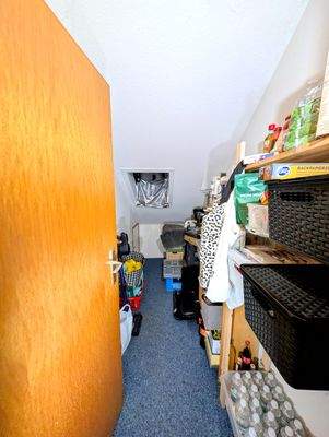 Kleine Abstellkammer für Lebensmittel oder Getränk