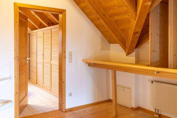 Licht, Holz & Wohngenuss – Charme pur auf drei Etagen mit Schwedenofen und stilvoller Wendeltreppe