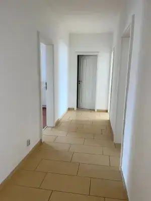 Großer Flur zu den Zimmern