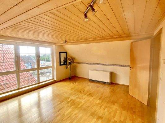 Mit bodentiefen Fenstern