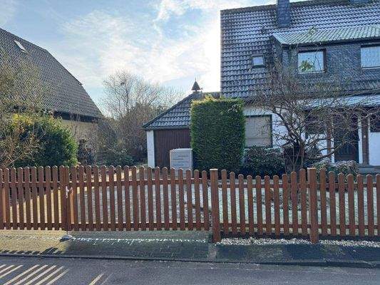 Garage mit Stellplatz