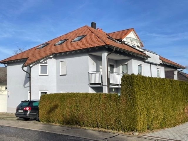 3,5-Zimmer-Wohnung mit Balkon, Garage und Stellplatz