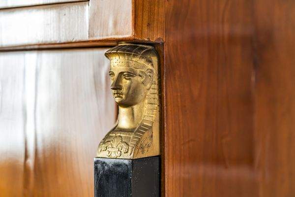 aextraordinary details