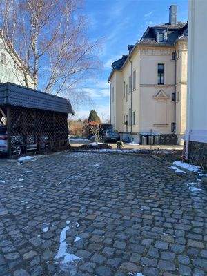 Blick zum Stellplatz im Hof