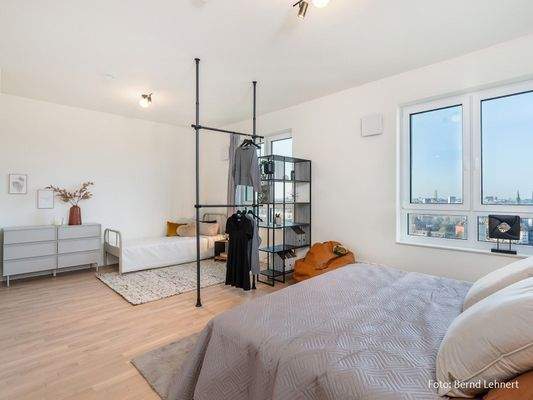 Schlafzimmer mit der Möglichkeit der Unterteilung