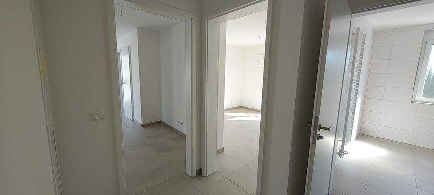 Flur zu Wohnen, Schlafen, Bad